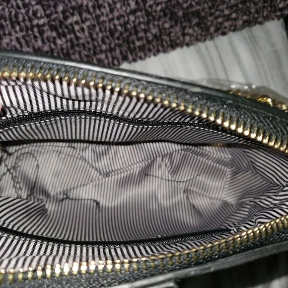 Woman's small black purse - Picture 3 of 4